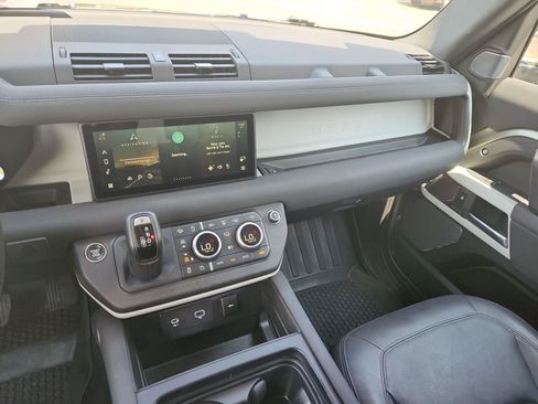 Used 2023 Land Rover Defender 110 SE AWD/4WD image 28