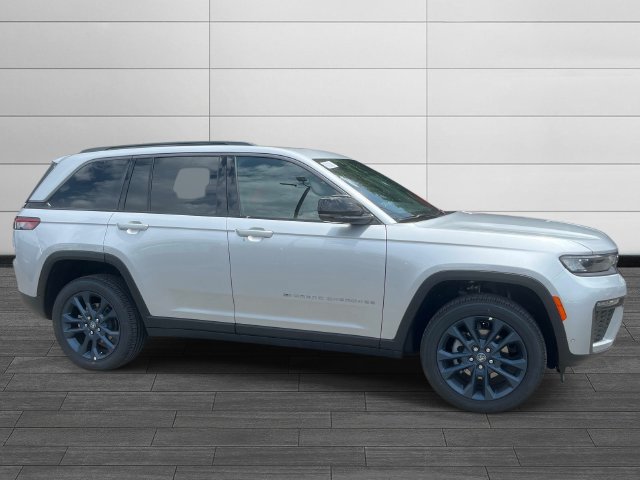 New 2026 Jeep Grand Cherokee Limited AWD/4WD image 2