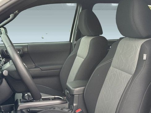 Used 2023 Toyota Tacoma TRD Sport image 5