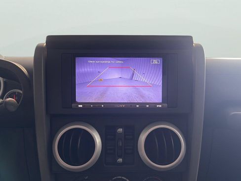 Used 2010 Jeep Wrangler Unlimited Sahara w/ Mopar Chrome Edition Group AWD/4WD image 18