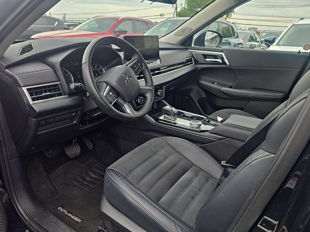 Used 2025 Mitsubishi Outlander SE AWD/4WD image 5