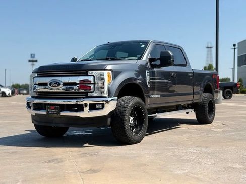 Used 2017 Ford F250 Lariat w/ Lariat Ultimate Package AWD/4WD image 4