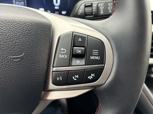 Used 2025 Ford Explorer Active AWD/4WD image 28