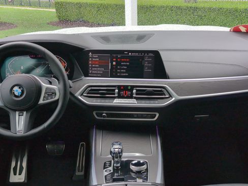 Used 2021 BMW X7 xDrive40i w/ M Sport Package AWD/4WD image 30