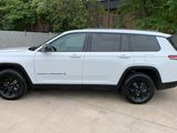 Used 2024 Jeep Grand Cherokee L Laredo image 2