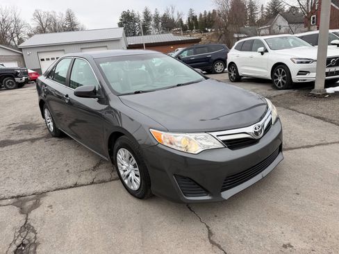 Used 2012 Toyota Camry LE FWD image 7