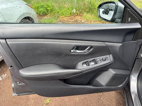 Used 2025 Nissan Sentra SV FWD image 18