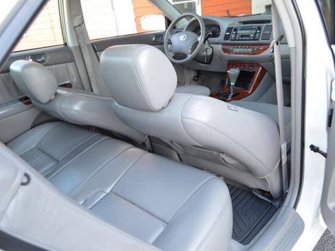 Used 2006 Toyota Camry XLE FWD image 41
