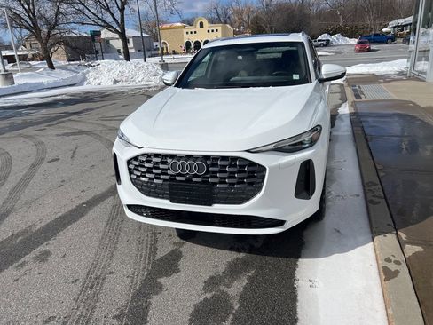 Used 2025 Audi Q5 Premium w/ Convenience Package image 52