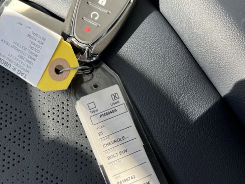 Used 2023 Chevrolet Bolt EUV Premier w/ Sun & Sound Package image 38