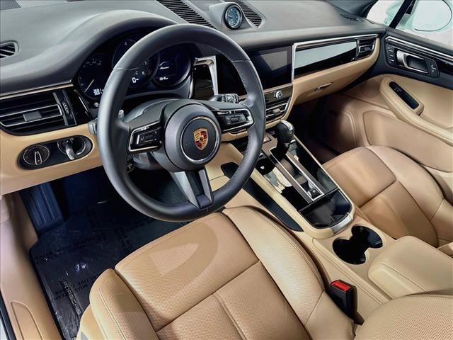 Certified 2026 Porsche Macan AWD/4WD image 4