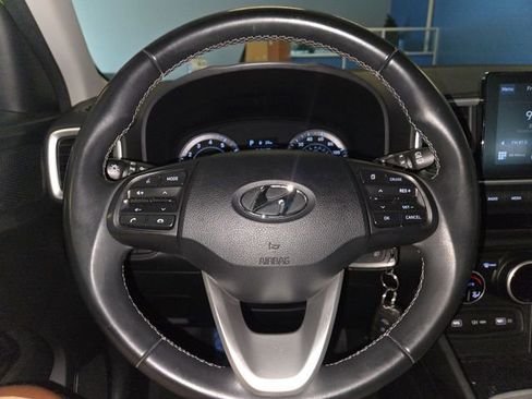 Used 2022 Hyundai Venue SEL FWD image 14