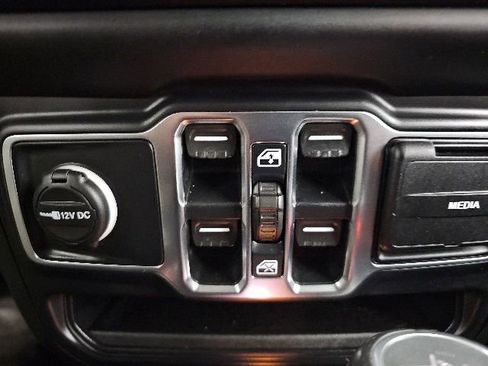 Used 2020 Jeep Wrangler Unlimited Sahara AWD/4WD image 23