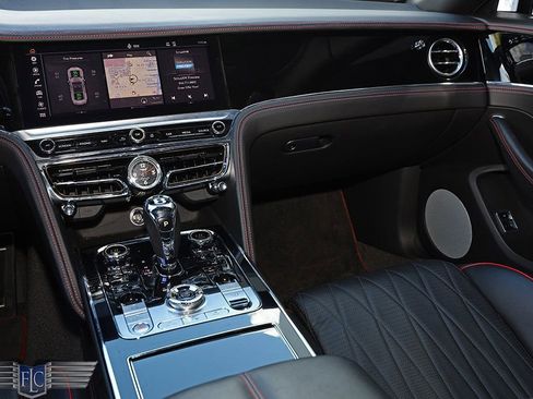 Used 2022 Bentley Flying Spur V8 image 22