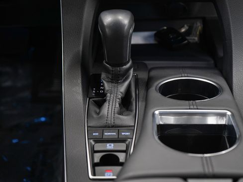 Used 2021 Toyota Avalon Limited w/ Advanced Safety Package FWD image 17