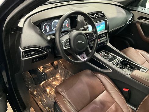 Used 2018 Jaguar F-PACE S image 13