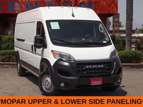 Used 2025 RAM ProMaster 2500 w/ Convenience Group FWD image 2