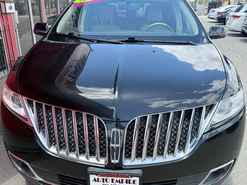 Used 2013 Lincoln MKX FWD image 3