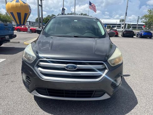 Used 2017 Ford Escape SE FWD image 2