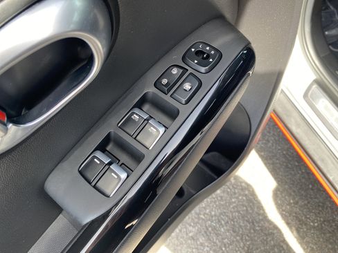 Used 2018 Kia Soul ! FWD image 18