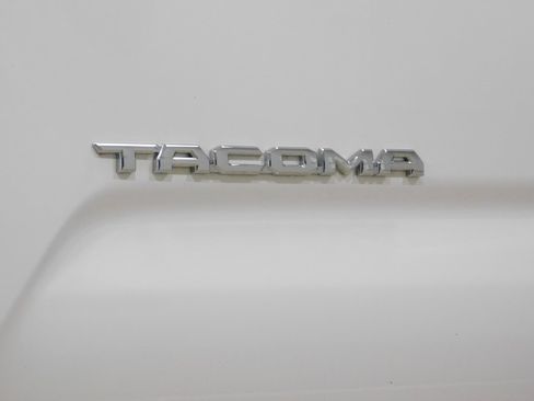 Used 2017 Toyota Tacoma Limited image 25