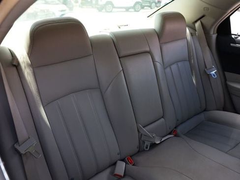 Used 2006 Chrysler 300 C w/ Protection Group II RWD image 17