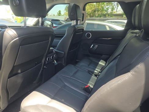 Used 2019 Land Rover Discovery SE AWD/4WD image 10