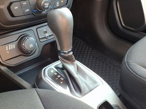 Used 2022 Jeep Renegade Latitude image 16