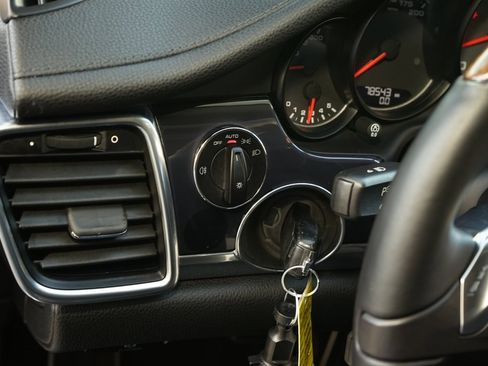 Used 2014 Porsche Panamera S image 26