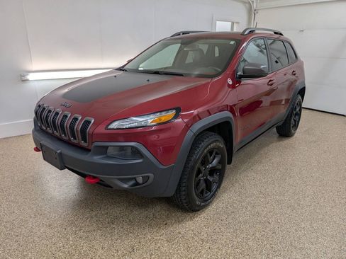 Used 2016 Jeep Cherokee Trailhawk w/ Leather Interior Group AWD/4WD image 2