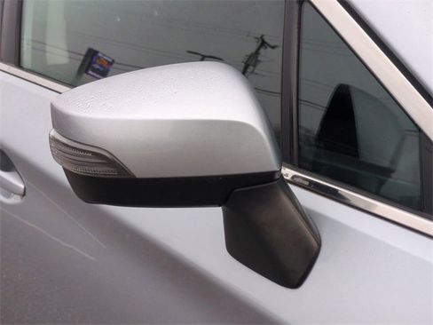 Used 2017 Subaru Outback 2.5i Premium image 12