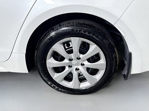 Used 2025 Toyota Corolla LE image 36