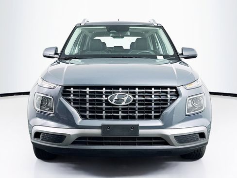 Used 2025 Hyundai Venue SEL FWD image 2