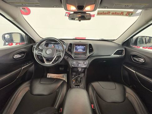 Used 2019 Jeep Cherokee Latitude Plus w/ Cold Weather Group AWD/4WD image 38