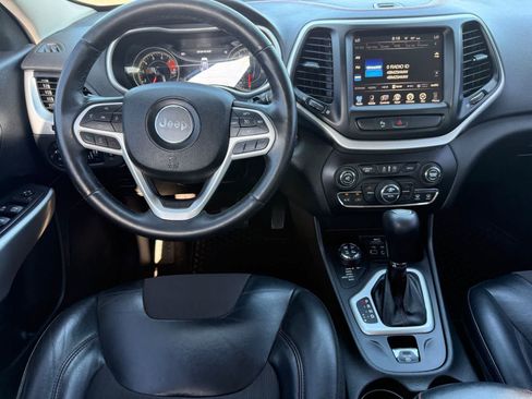 Used 2017 Jeep Cherokee Trailhawk w/ Comfort/Convenience Group AWD/4WD image 15