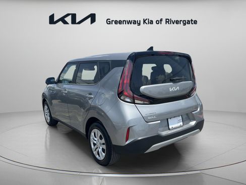 Used 2023 Kia Soul LX FWD image 5