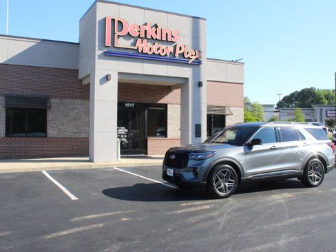 Used 2025 Ford Explorer ST-Line w/ Premium Package RWD image 34