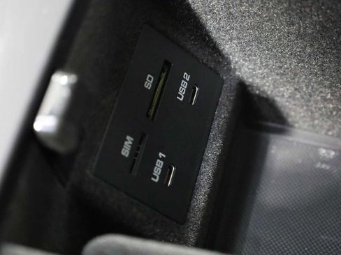 Certified 2025 Porsche Macan Turbo image 35