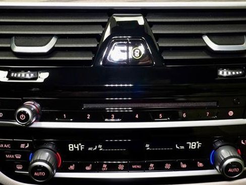 Used 2018 BMW 540i image 17