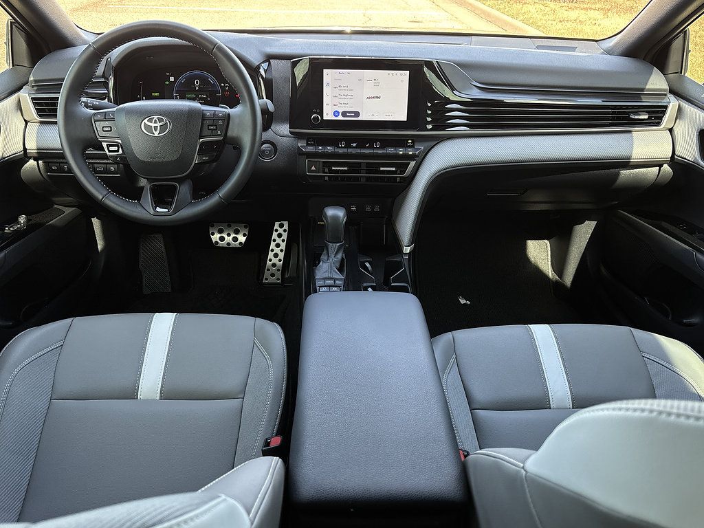 Used 2025 Toyota Camry SE w/ Convenience Package FWD image 8