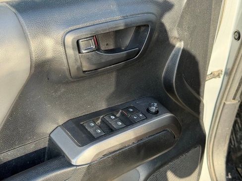 Used 2021 Toyota Tacoma SR5 w/ Technology Package image 12