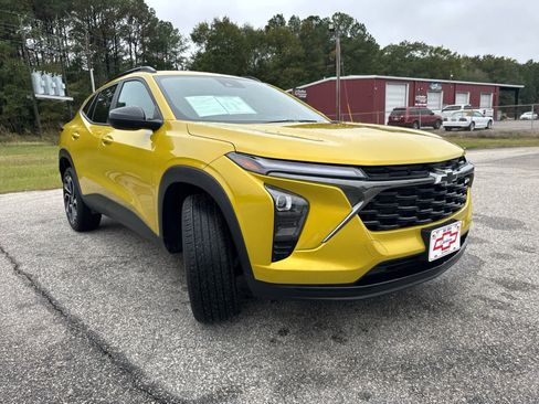 Used 2025 Chevrolet Trax RS image 10