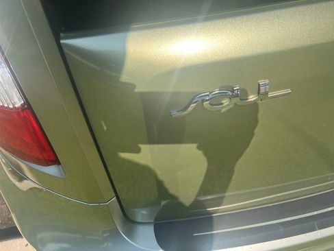 Used 2013 Kia Soul + FWD image 3