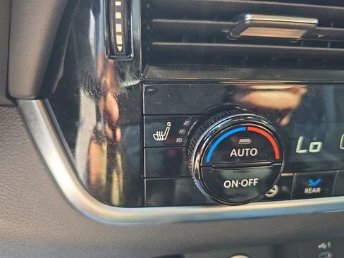 Used 2023 Nissan Rogue Platinum w/ Platinum Premium Package image 22