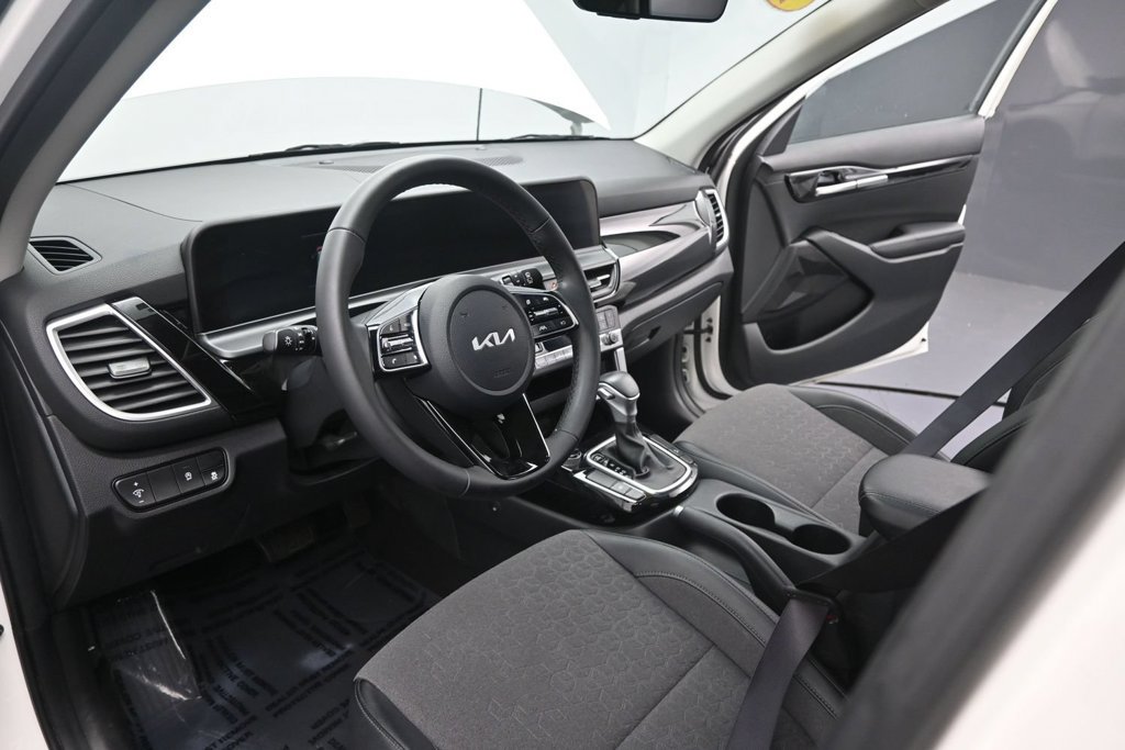 Certified 2025 Kia Seltos S FWD image 16