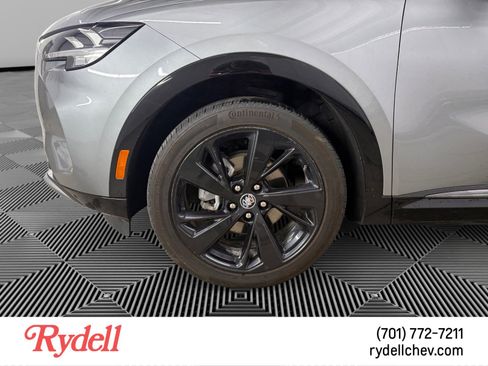 Used 2023 Buick Envision Preferred w/ Sport Touring Package AWD/4WD image 9