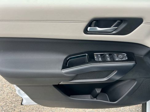 New 2026 Nissan Pathfinder SL FWD image 20