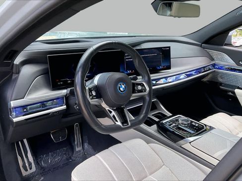 Used 2023 BMW i7 xDrive60 w/ Executive Package 2 AWD/4WD image 17