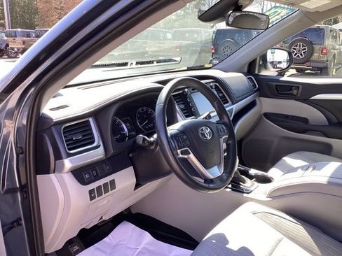 Used 2019 Toyota Highlander Plus image 30