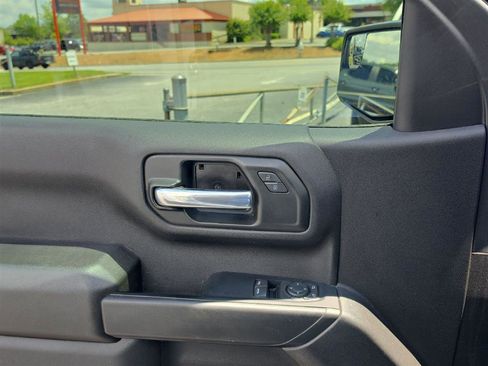 Used 2022 Chevrolet Silverado 1500 W/T RWD image 5